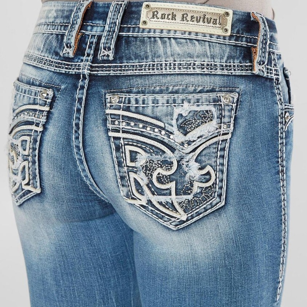 NWT ROCK REVIVAL CROPS SIZE 32 EASY